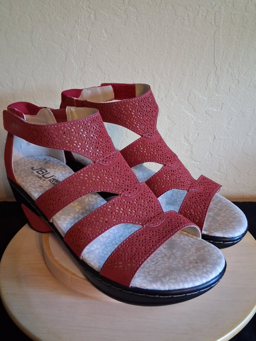 JBU by Jambu. Bianca Gladiator wedge Style sandals. Red. Size 8.
